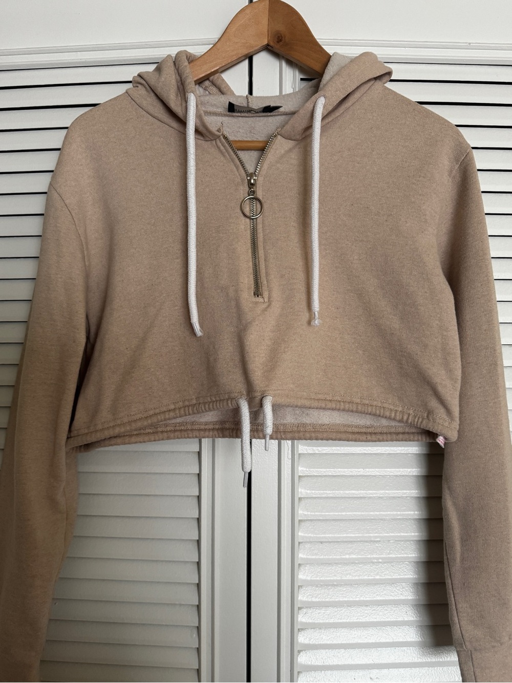 PrettyLittleThing Cropped Half-Zip Hoodie in Beige